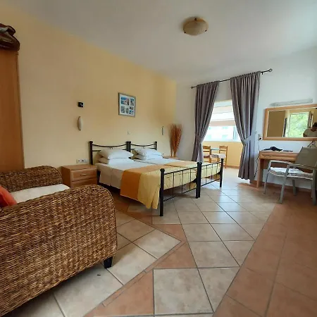 Courtyard Apartment Pefki (Rhodes)