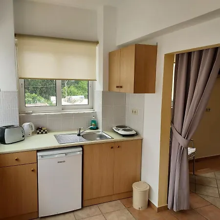 Courtyard Apartment *