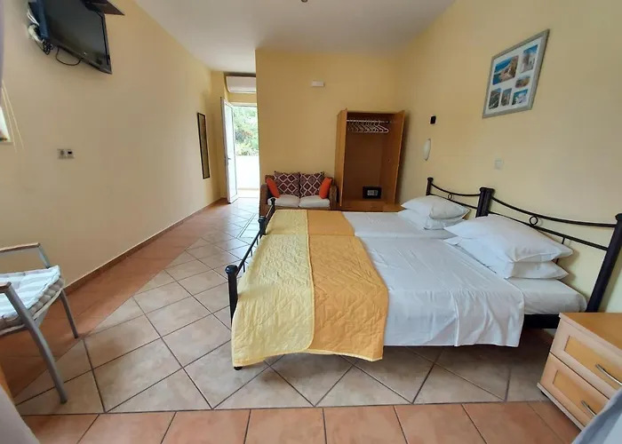 Courtyard Studios * Pefki